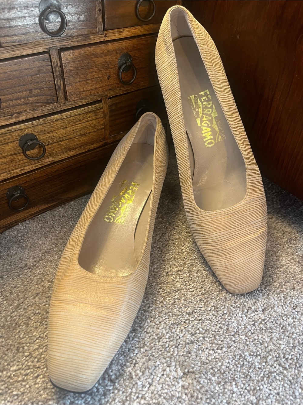 Ferragamo 10B Striking Block Heels Striated Beige/Wheat/Gold EUC New Heel Caps